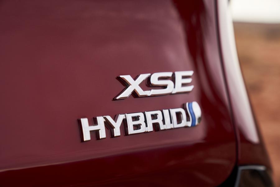 Логотип Toyota Sienna XSE 2020 года  (фото 7 из 14)